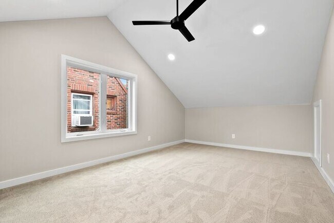 Building Photo - Gorgeous Remodeled West Seattle Craftsman w/ Air Conditioning