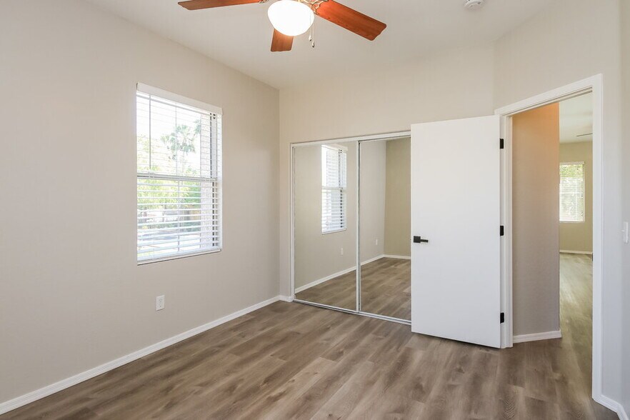 Building Photo - 9233 E Neville Ave