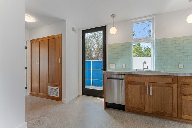 Building Photo - 1765 N Crescent Heights Blvd