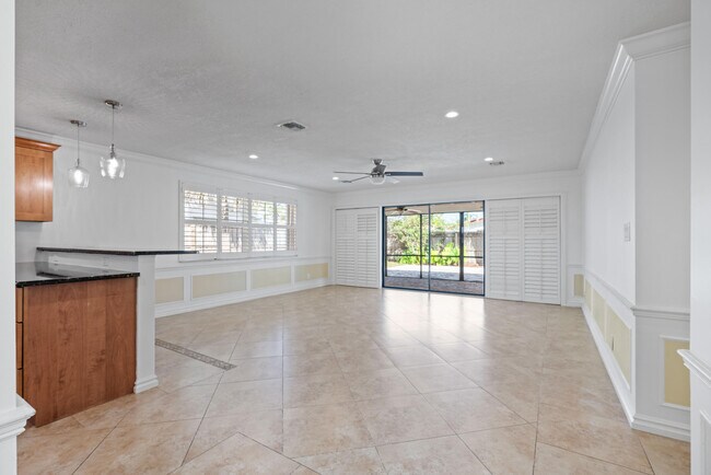 Building Photo - 3697 Holly Dr