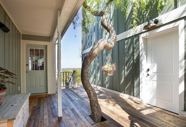 Building Photo - 608 Boulevard