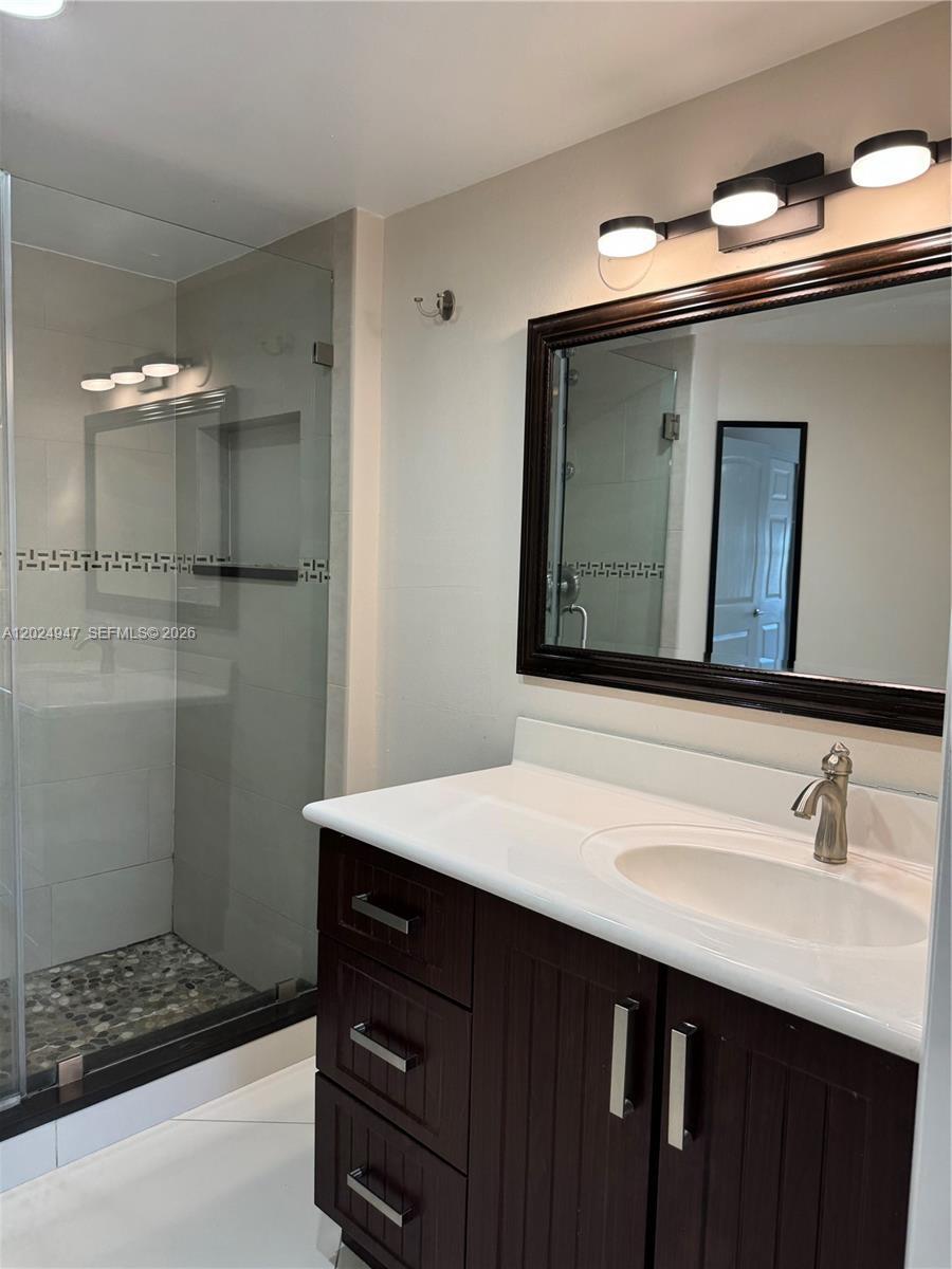 Building Photo - 9411 Fontainebleau Blvd