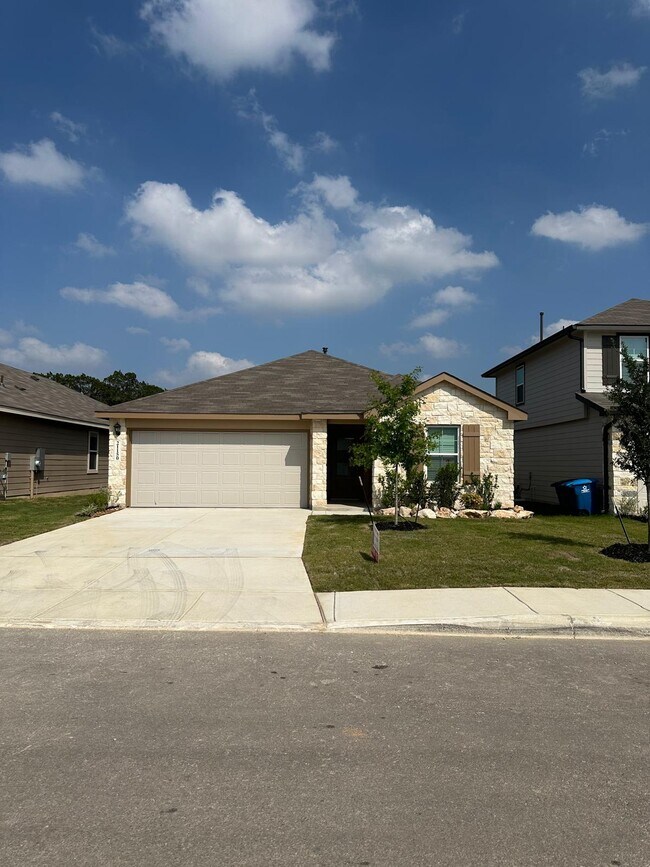 Building Photo - 21150 Boulder Flts