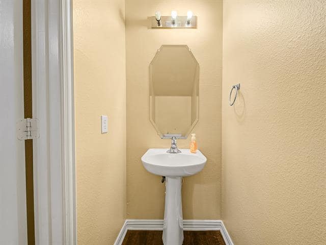 Building Photo - 1705 Massey Dr