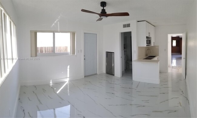 Building Photo - 20415 Highland Lakes Blvd