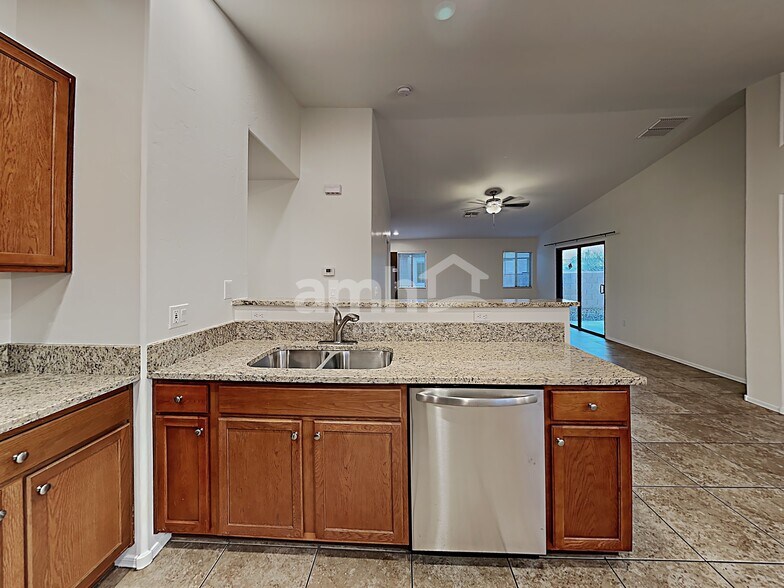 Building Photo - 866 E Ashburn Mountain Dr