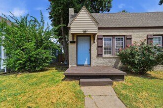Building Photo - E 8th St Duplex