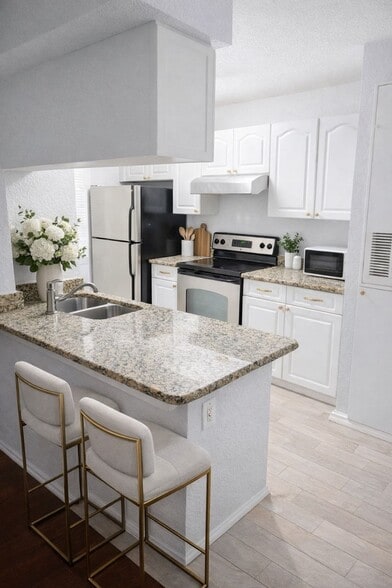 Building Photo - 2550 N Alafaya Trl