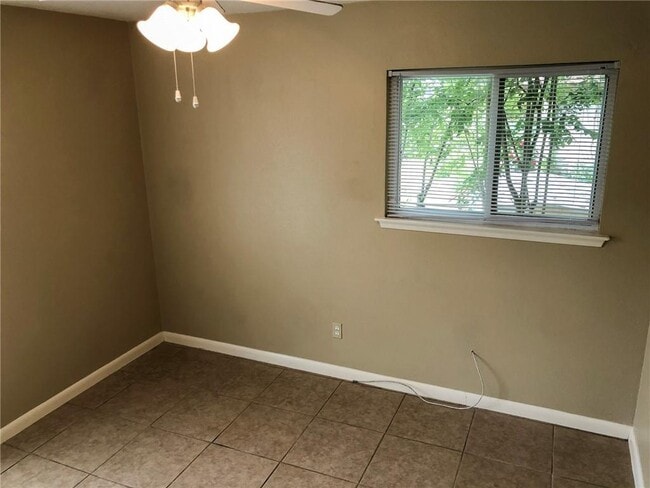 Building Photo - 9001 Pointer Ln
