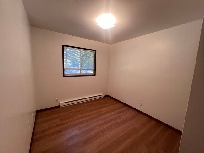 Building Photo - Charming 3bd/2 Home