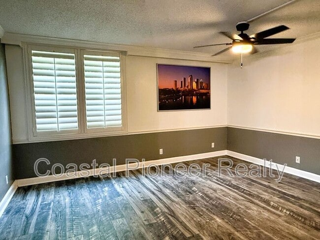 Building Photo - 2614 Cove Cay Dr