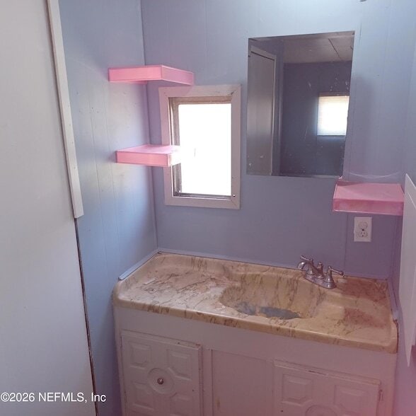 Building Photo - 463 Logan Ave