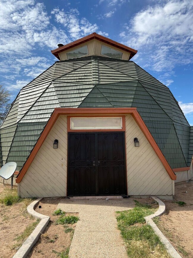 Building Photo - Iconic Dome House for Rent – Unique Country Living with Pet-Friendly Space Near Holtville
