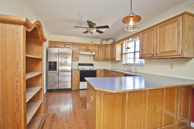 Building Photo - 304 Old Forge Dr