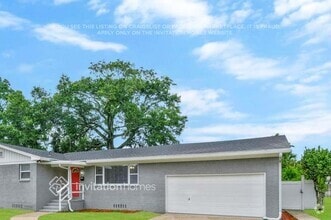 Building Photo - 8519 Lamanto Ave N