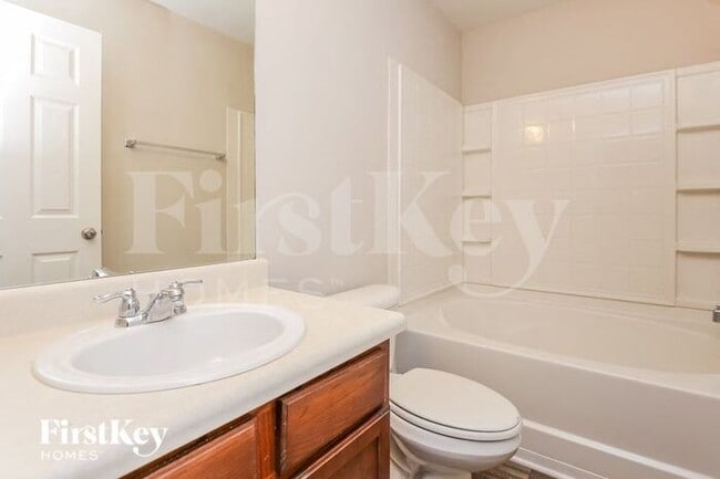 Building Photo - 5862 Bridgeport Ct