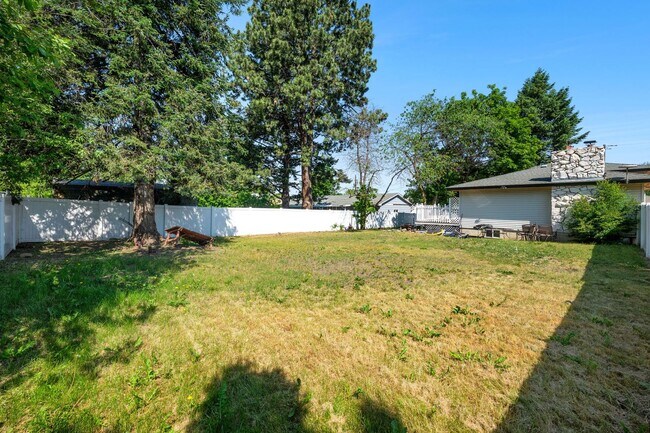 Building Photo - 806 S Adams Rd
