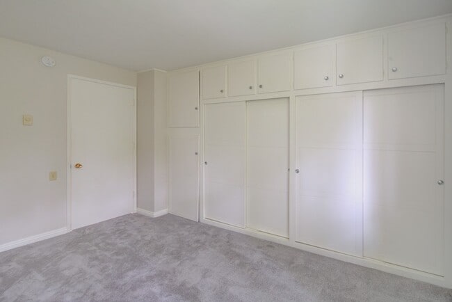 Building Photo - 328 Avenida Carmel