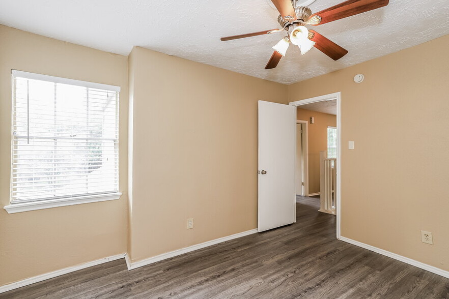 Building Photo - 6042 Beaconridge Dr