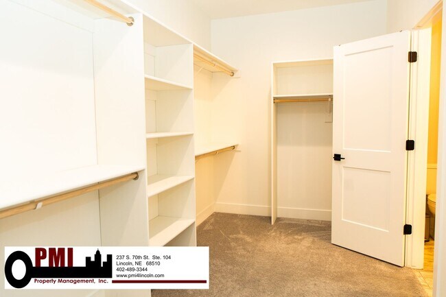 Building Photo - 5 Bedroom and 3 Bathroom House