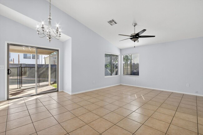 Building Photo - Gilbert Living with Private Pool