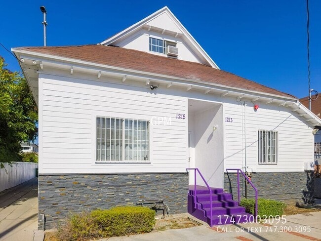 Primary Photo - 1215 1/2 Dewey Ave-