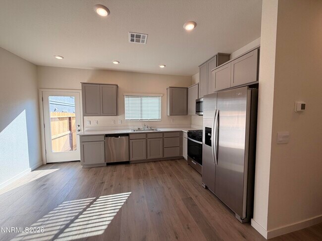 Building Photo - 8406 Vermilion Dr