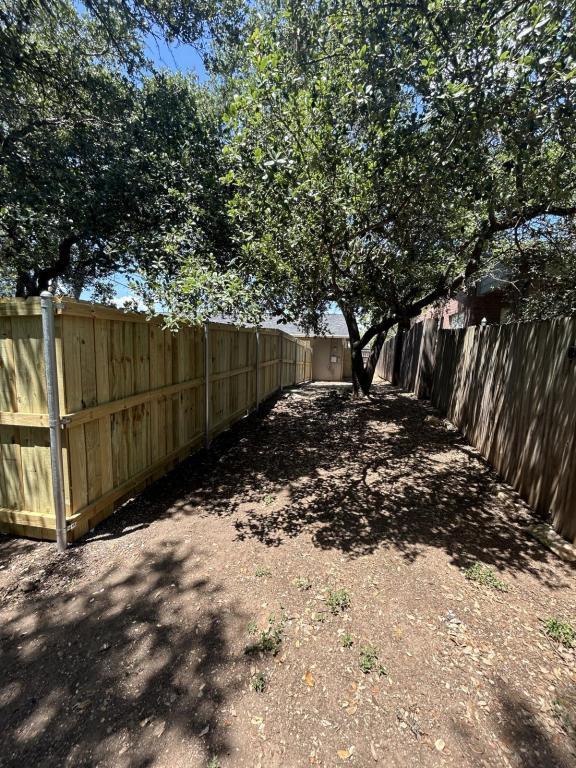 Building Photo - 3105 Vista Ln