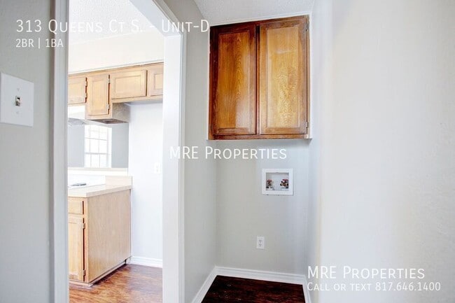Building Photo - 313 Queens Ct S