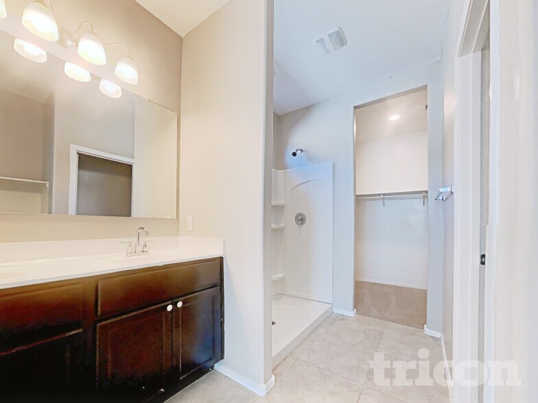 Building Photo - 37685 W Amalfi Ave