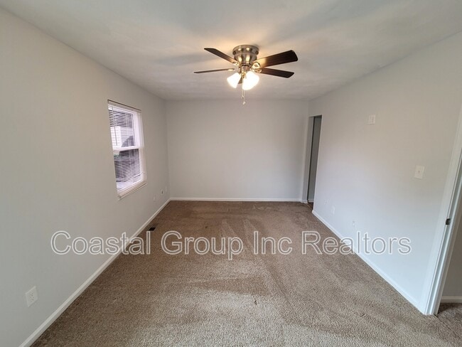 Building Photo - 6002 Edgelake Dr