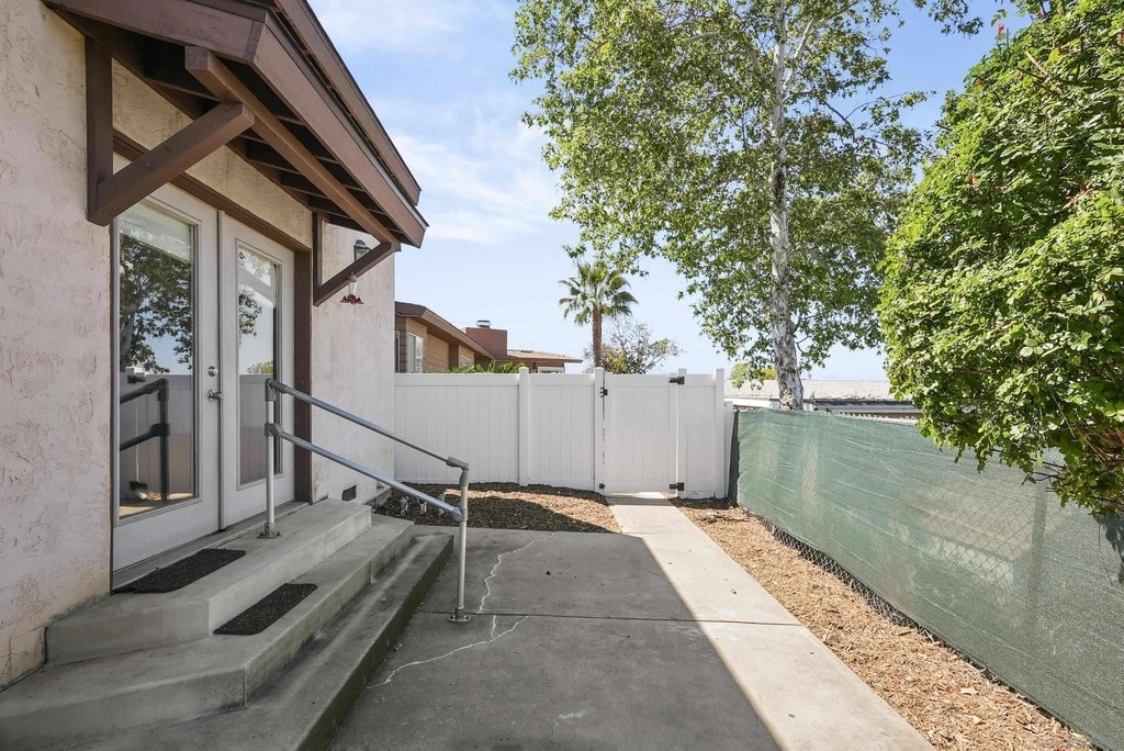 Building Photo - 3237 S Bonita St