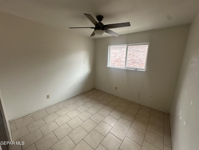 Building Photo - 2901 Beachcomber Dr