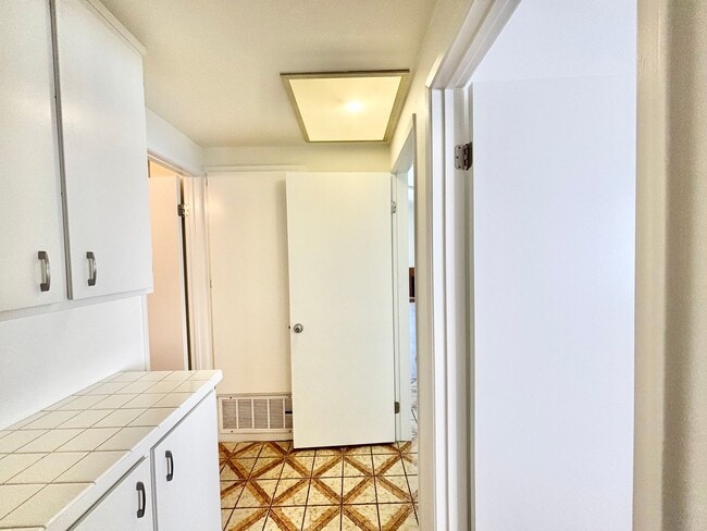 Building Photo - Oxnard | Welcome to the Pearl of Oxnard Du...