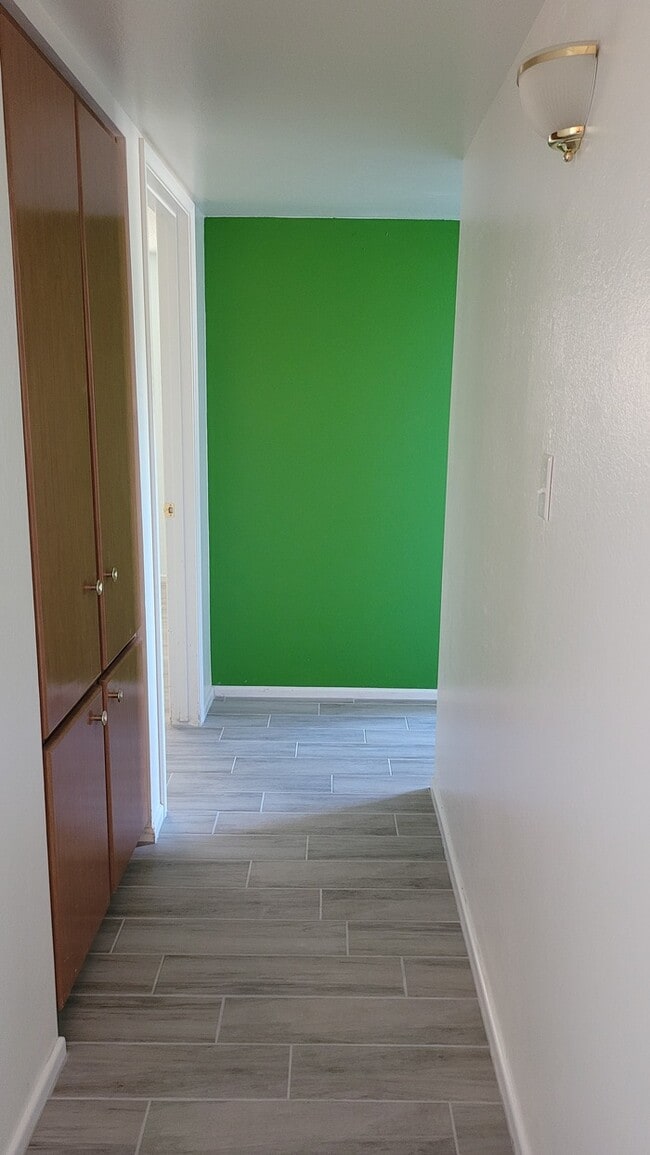 Building Photo - Freshly painted 3/2 house for rent near Cactus and SR51-MM