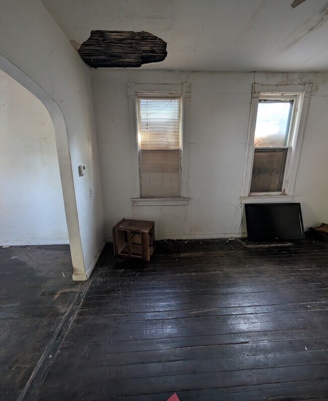 Building Photo - 1521 S Westmoreland Ave
