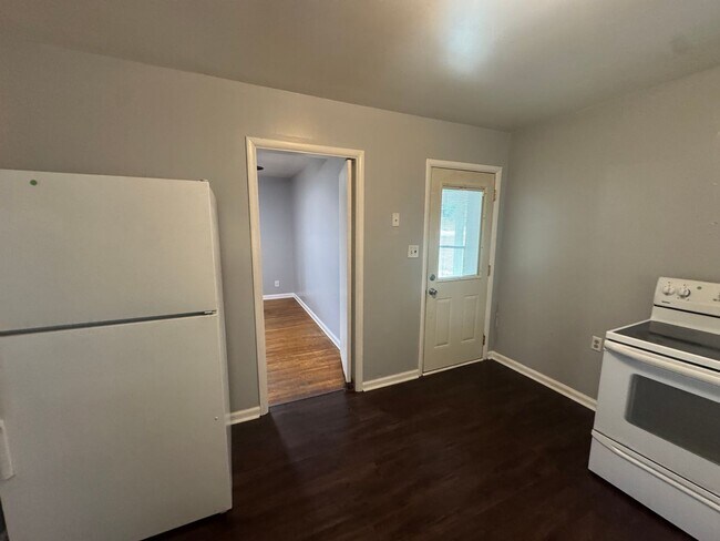 Building Photo - Forest Hills home with park access
