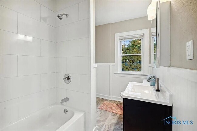 Building Photo - 4349 Burnham Ave