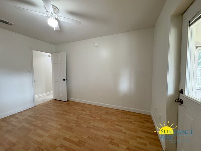 Building Photo - 1501 Royal Palm Dr