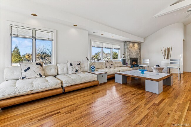 Building Photo - 22 Meadow Ln