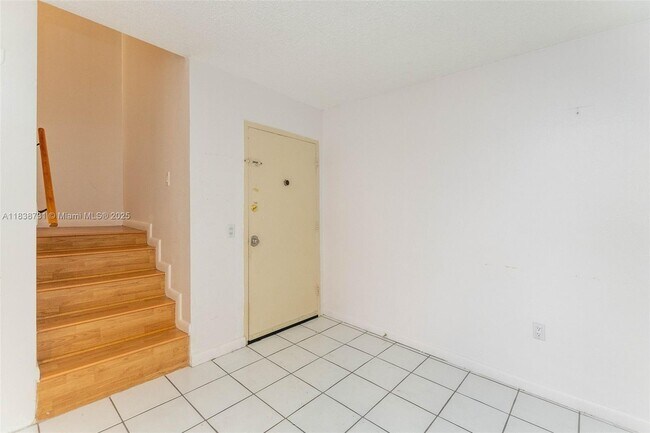 Building Photo - 3862 NE 171 St