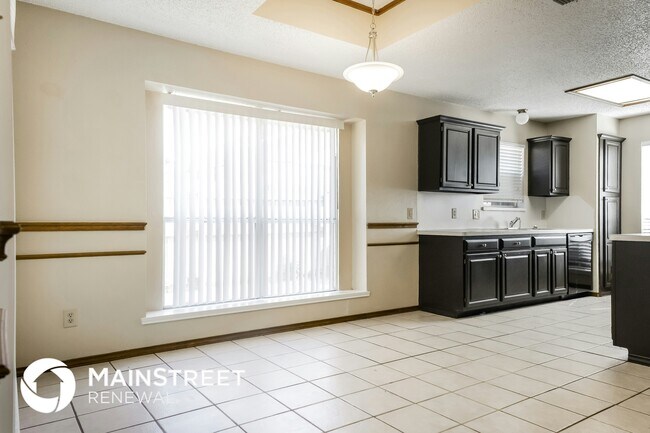 Building Photo - 6329 N Park Dr