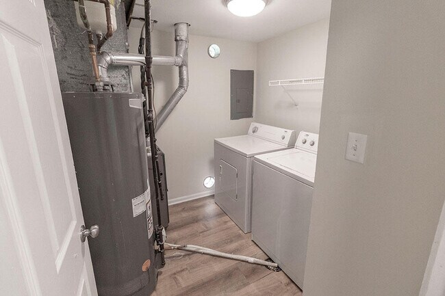 Building Photo - 1901 Mirtle Grove Ct