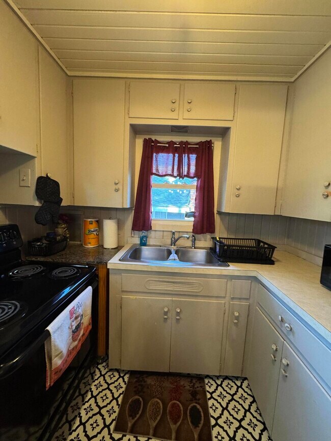 Building Photo - 13512 Venetian Dr