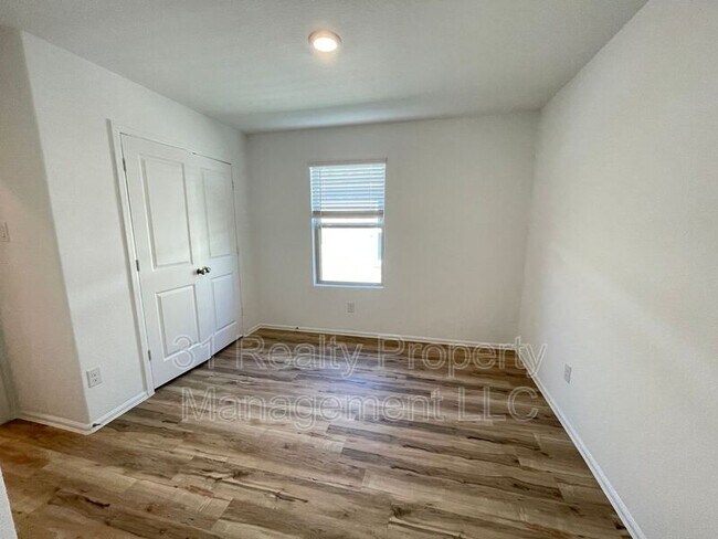 Building Photo - 3219 Aster Mdw Wy