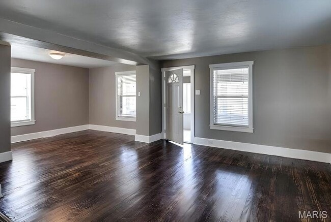 Building Photo - 329 Rose Ln