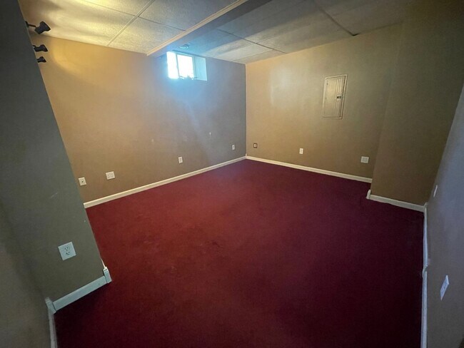 Building Photo - Incredible Lake Views-Spacious 6 Bedroom Home