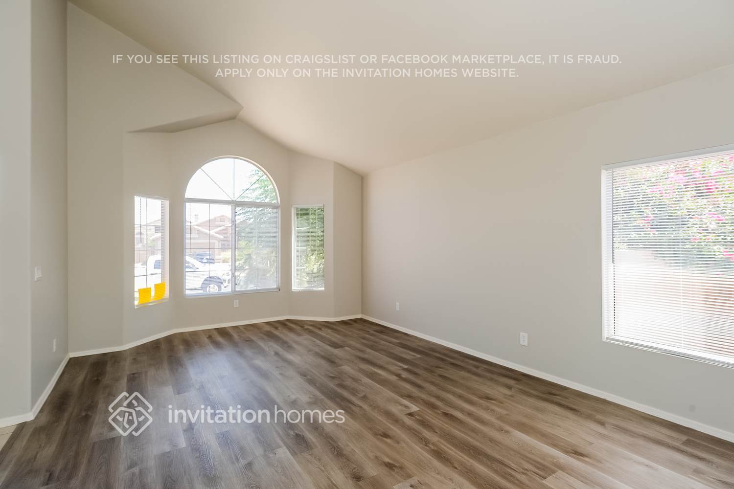 Building Photo - 687 W Country Estates Ave