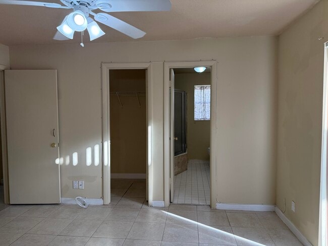 Building Photo - 4941 Marbella Rd N