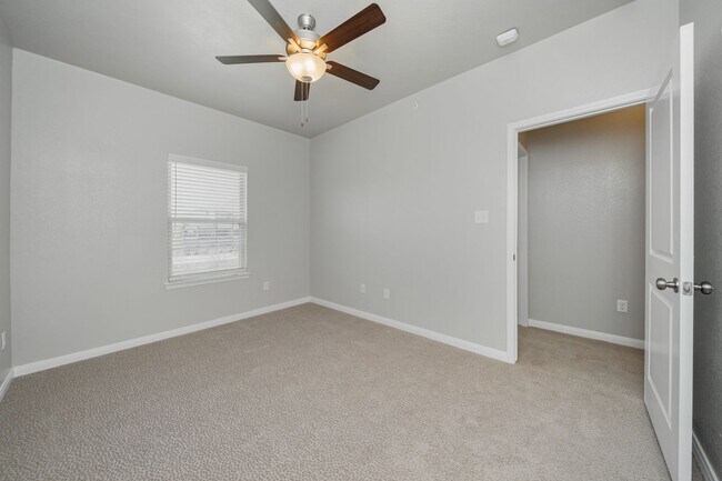 Building Photo - Spacious Townhome Available Now!